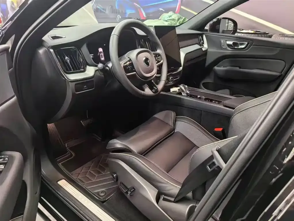 Volvo XC60 2025 из CN, фото 3