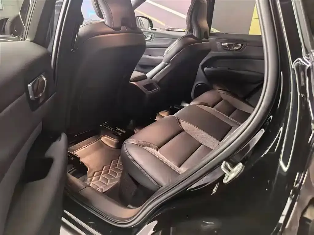 Volvo XC60 2025 из CN, фото 2