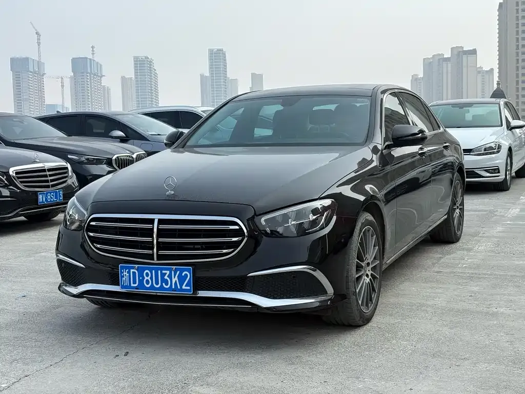 Mercedes-Benz E-Class — фото 1