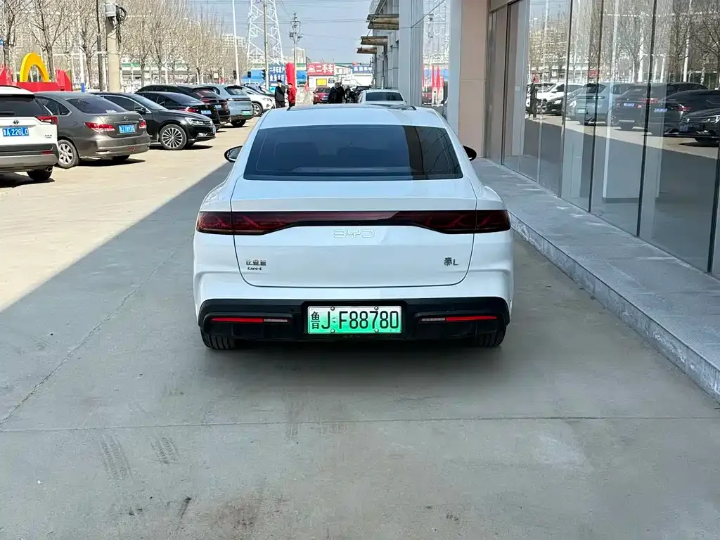 BYD Qin L — фото 9