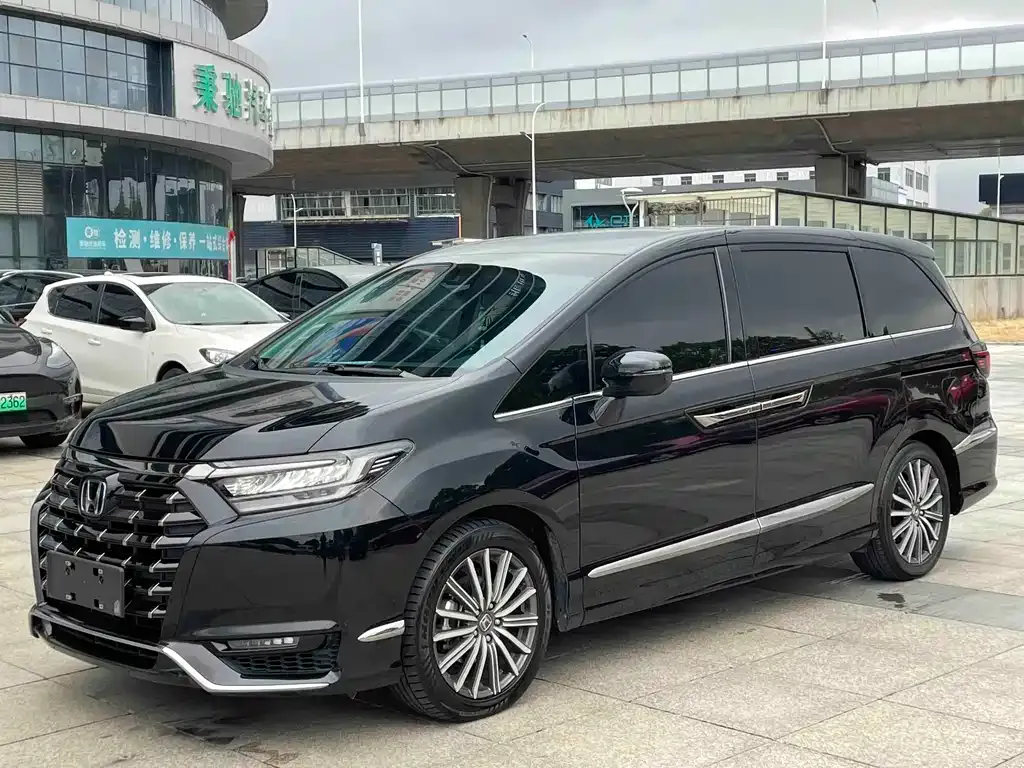 Honda Elysion 2023 из CN, фото 1