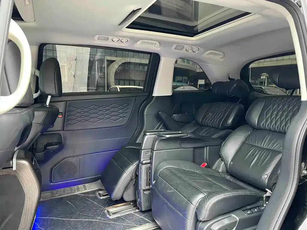 Honda Elysion 2023 из CN, фото 9