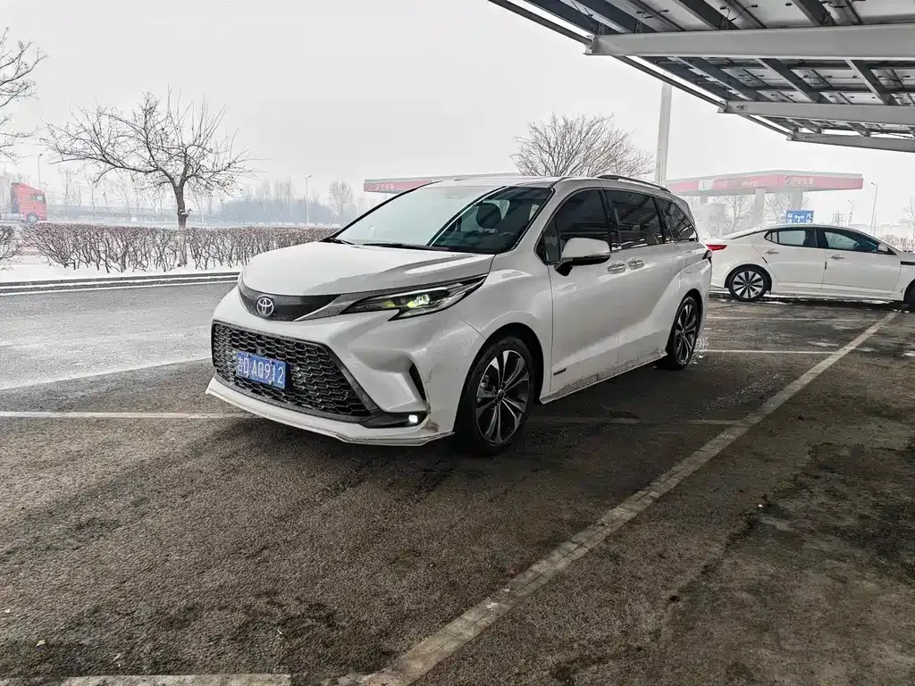 Toyota Granvia 2024 из CN, фото 1