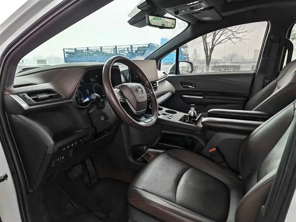 Toyota Granvia 2024 из CN, фото 3