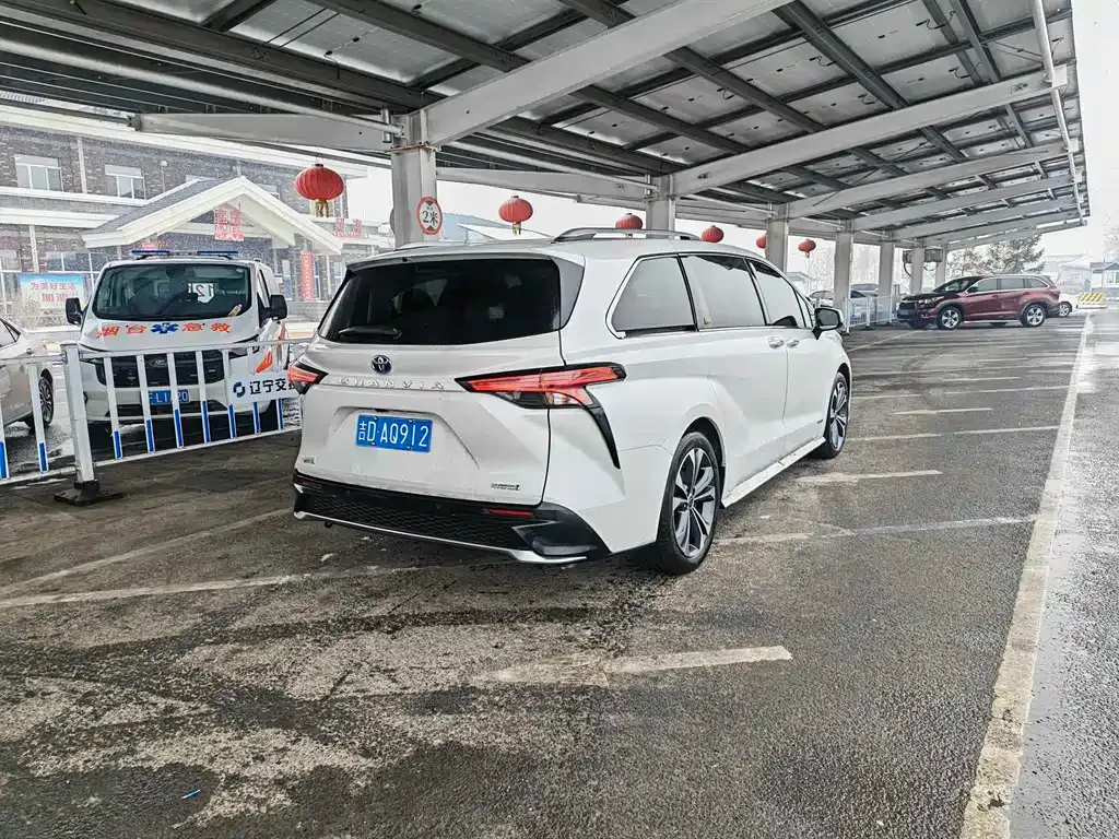Toyota Granvia 2024 из CN, фото 8