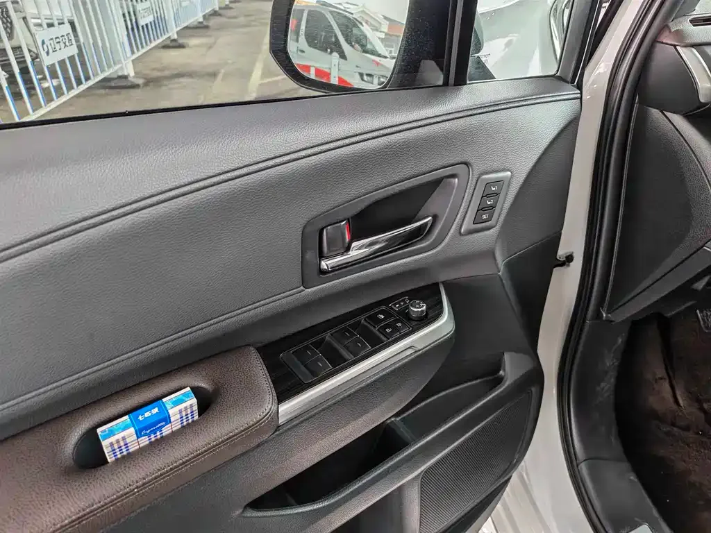 Toyota Granvia 2024 из CN, фото 4
