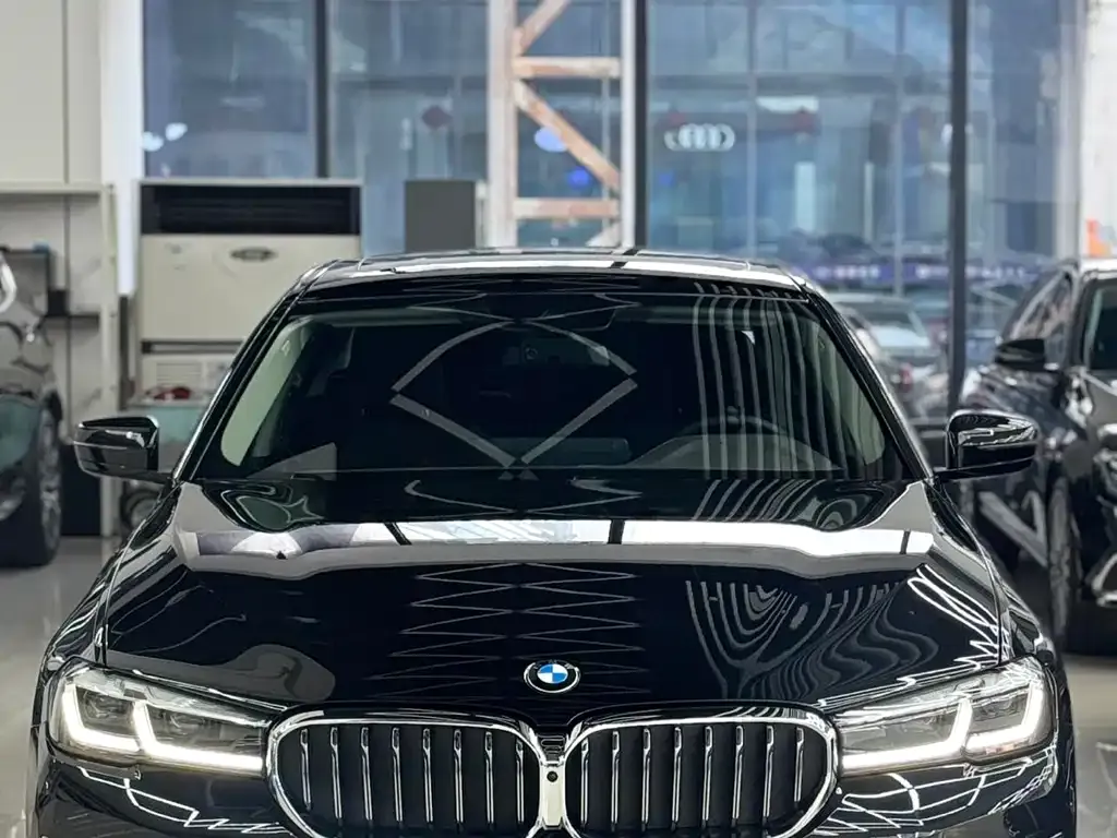 BMW 5 Series — фото 1