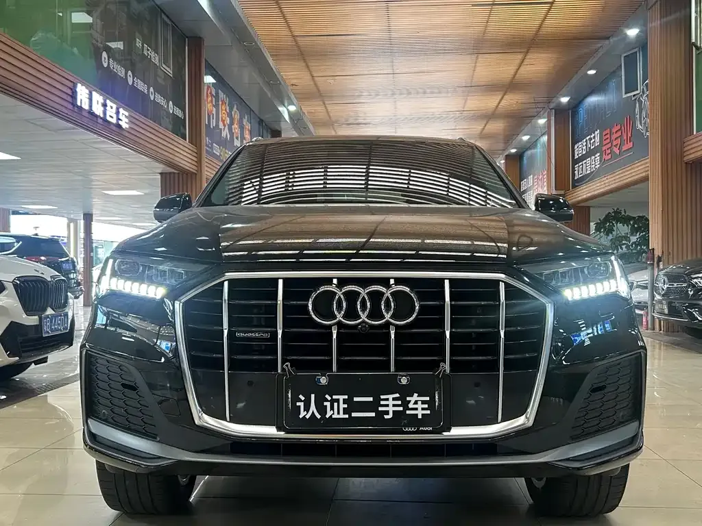 Audi Q7 2024 из CN, фото 5