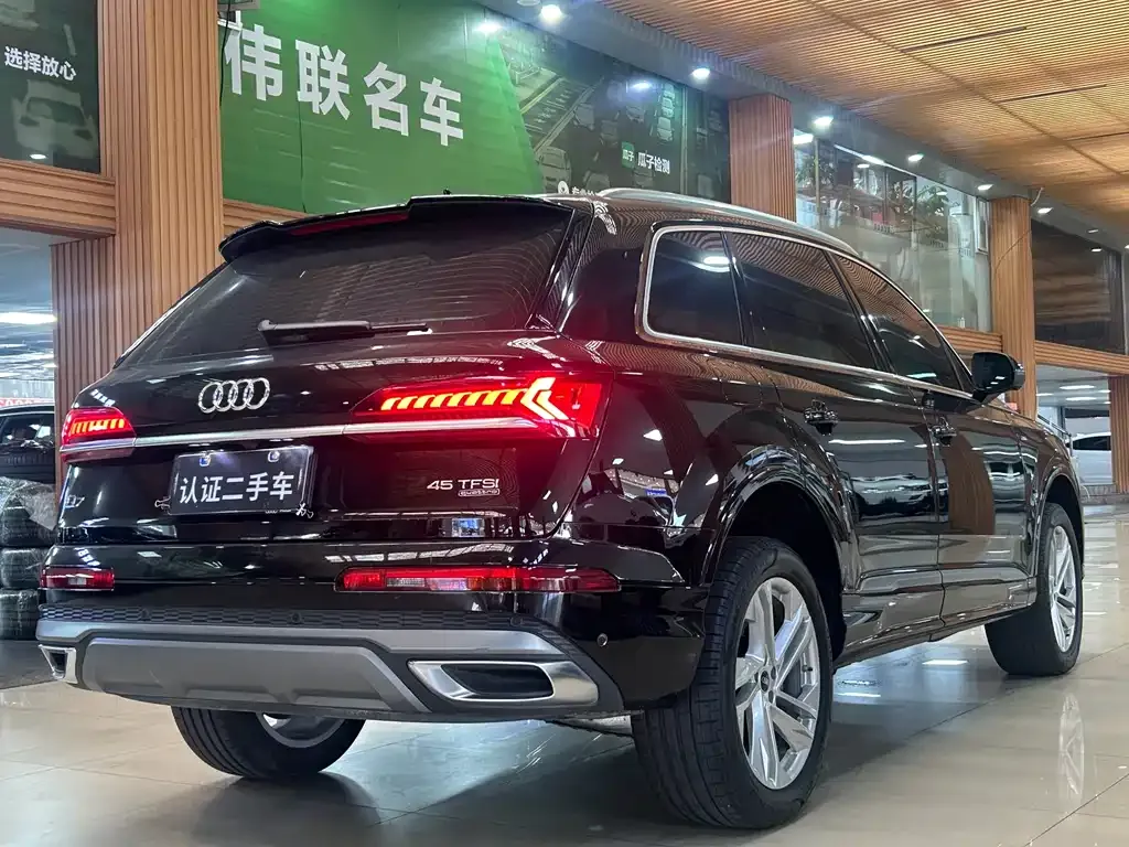 Audi Q7 2024 из CN, фото 8