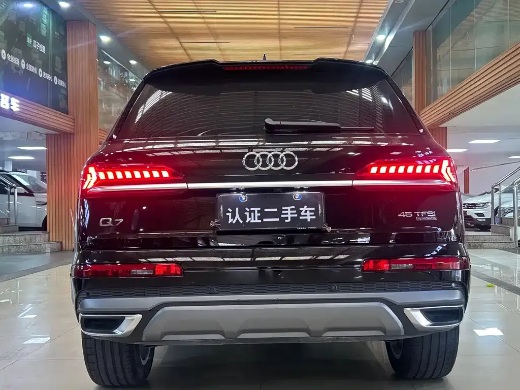 Audi Q7 2024 из CN, фото 7