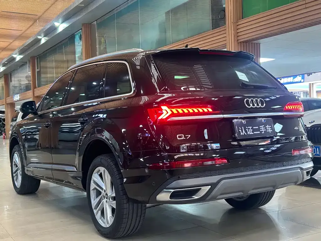 Audi Q7 2024 из CN, фото 6
