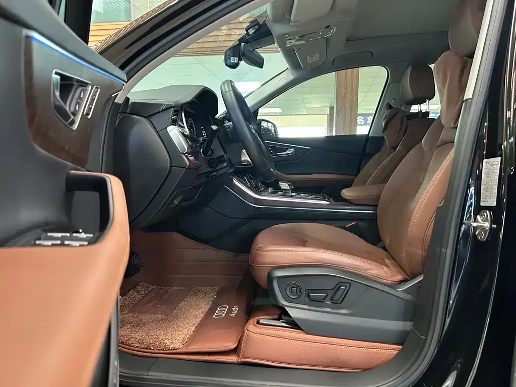 Audi Q7 2024 из CN, фото 9