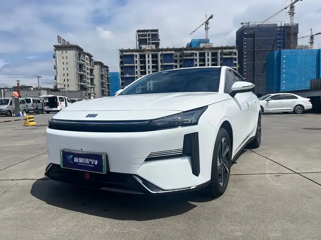 Geely Galaxy L6 — фото 1