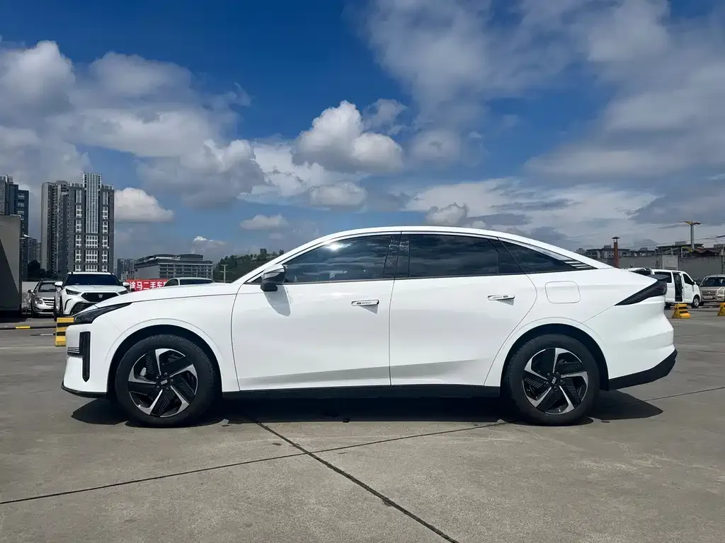 Geely Galaxy L6 — фото 6