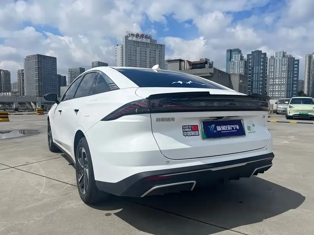 Geely Galaxy L6 — фото 8