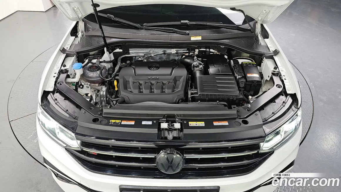 Volkswagen Tiguan — фото 8