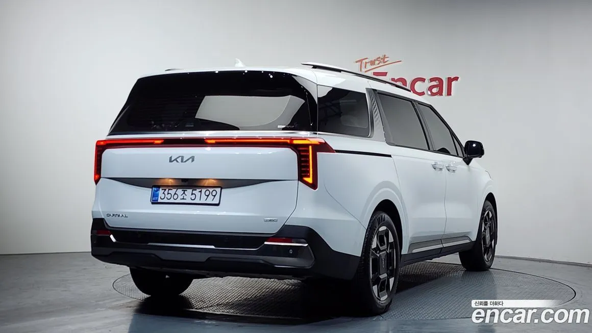 Kia Carnival — фото 10