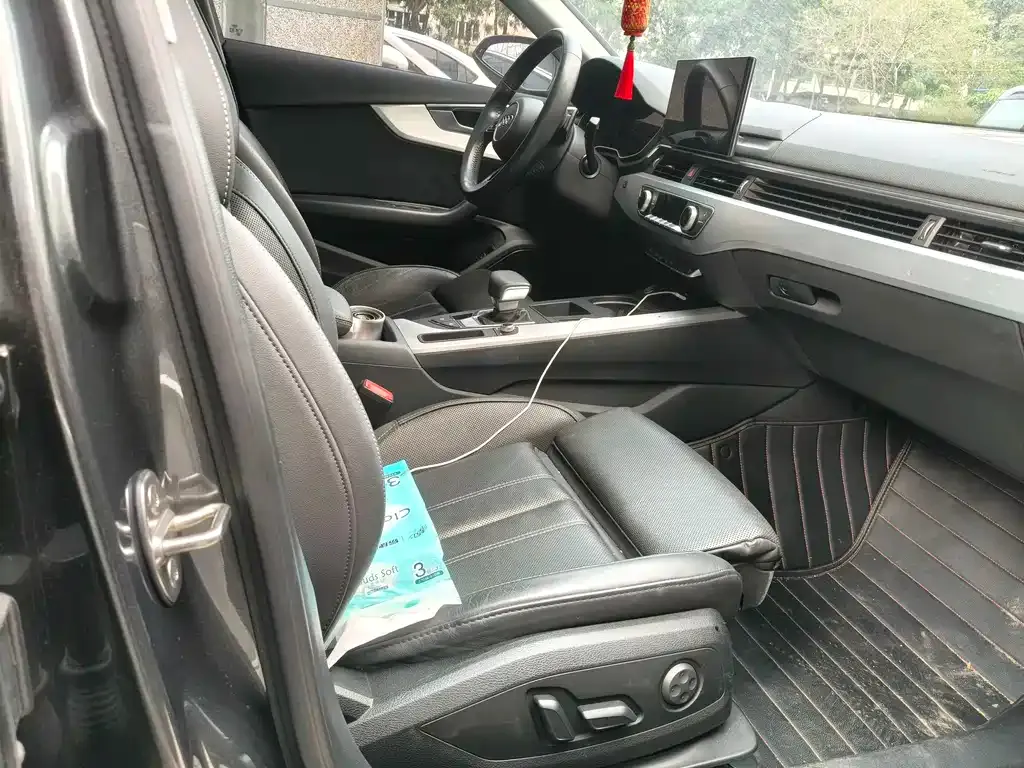 Audi A4L 2021 из CN, фото 3