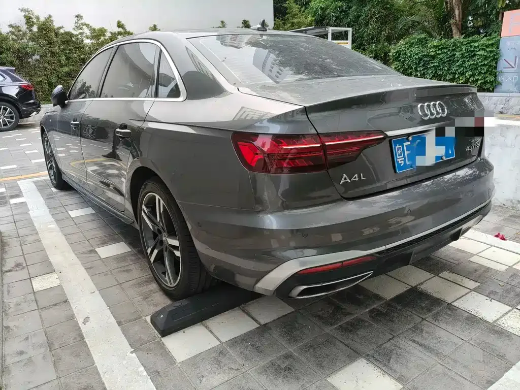 Audi A4L 2021 из CN, фото 4