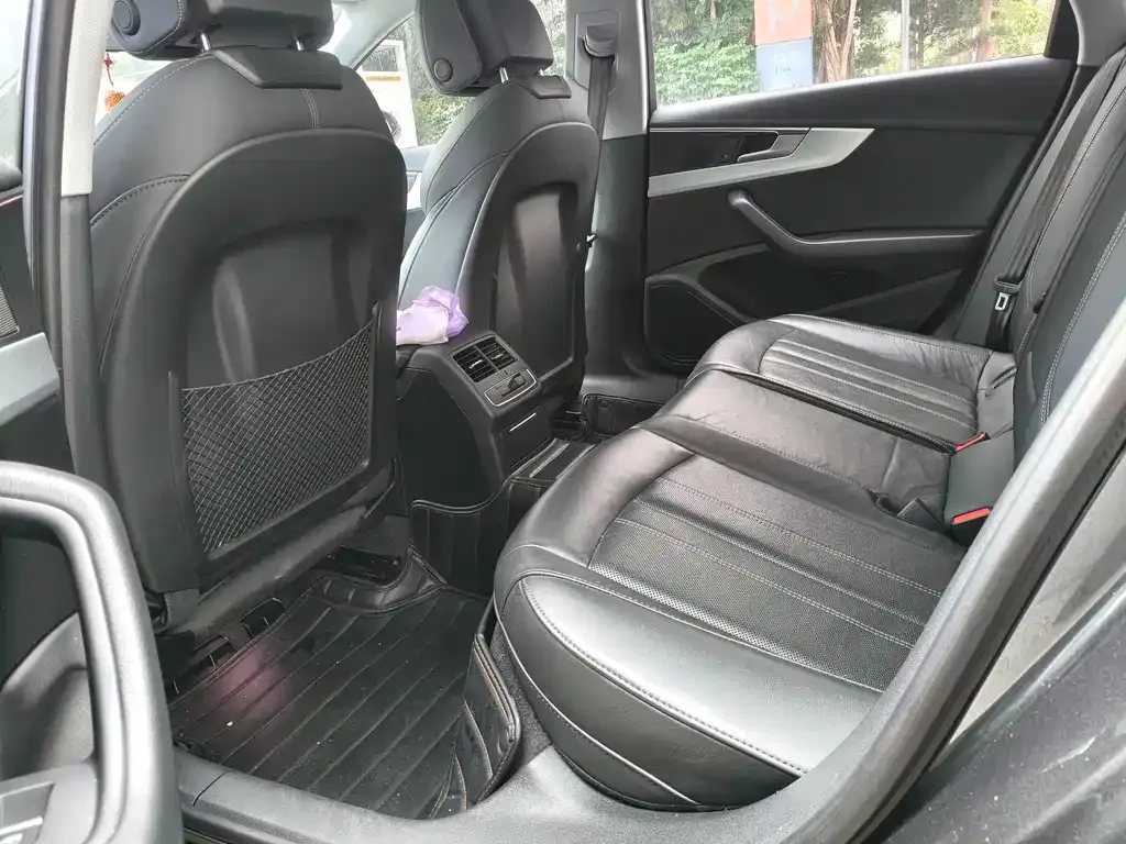 Audi A4L 2021 из CN, фото 8