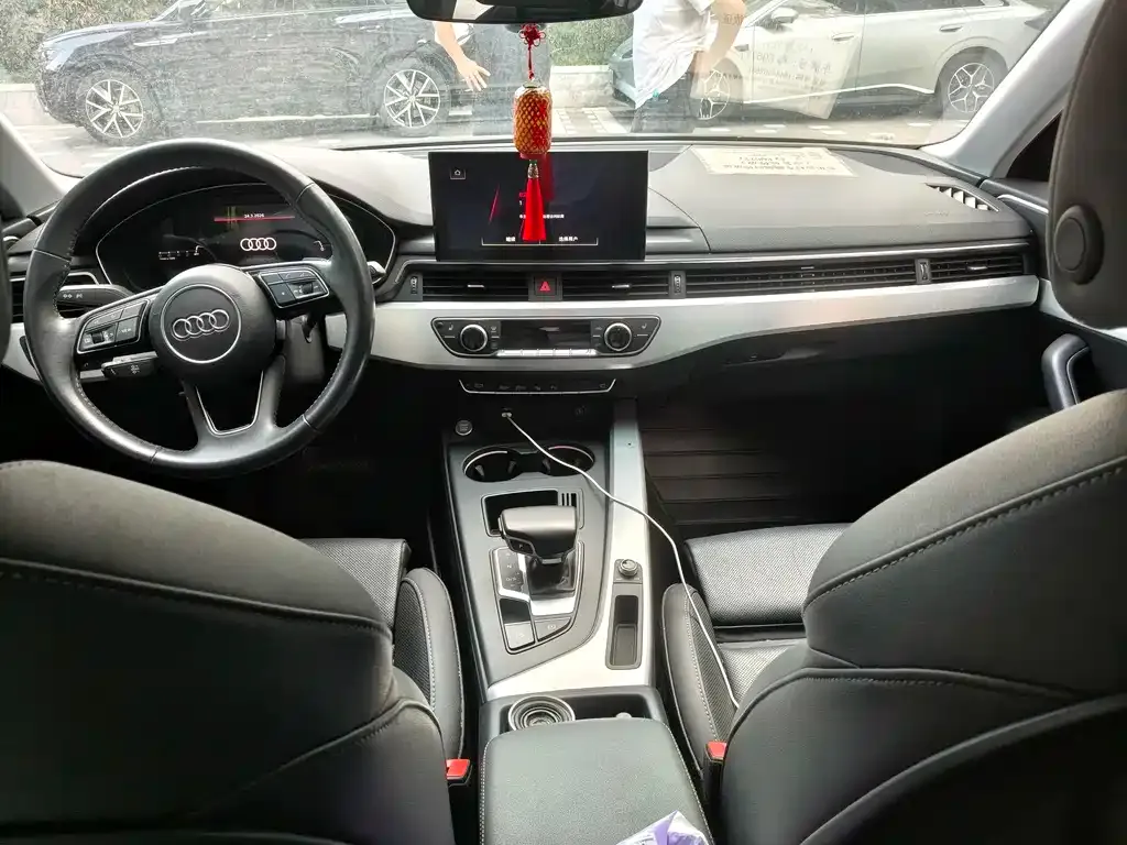 Audi A4L 2021 из CN, фото 6