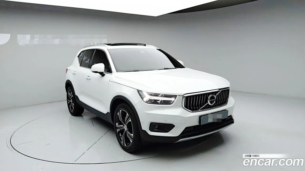 Volvo XC40 — фото 9