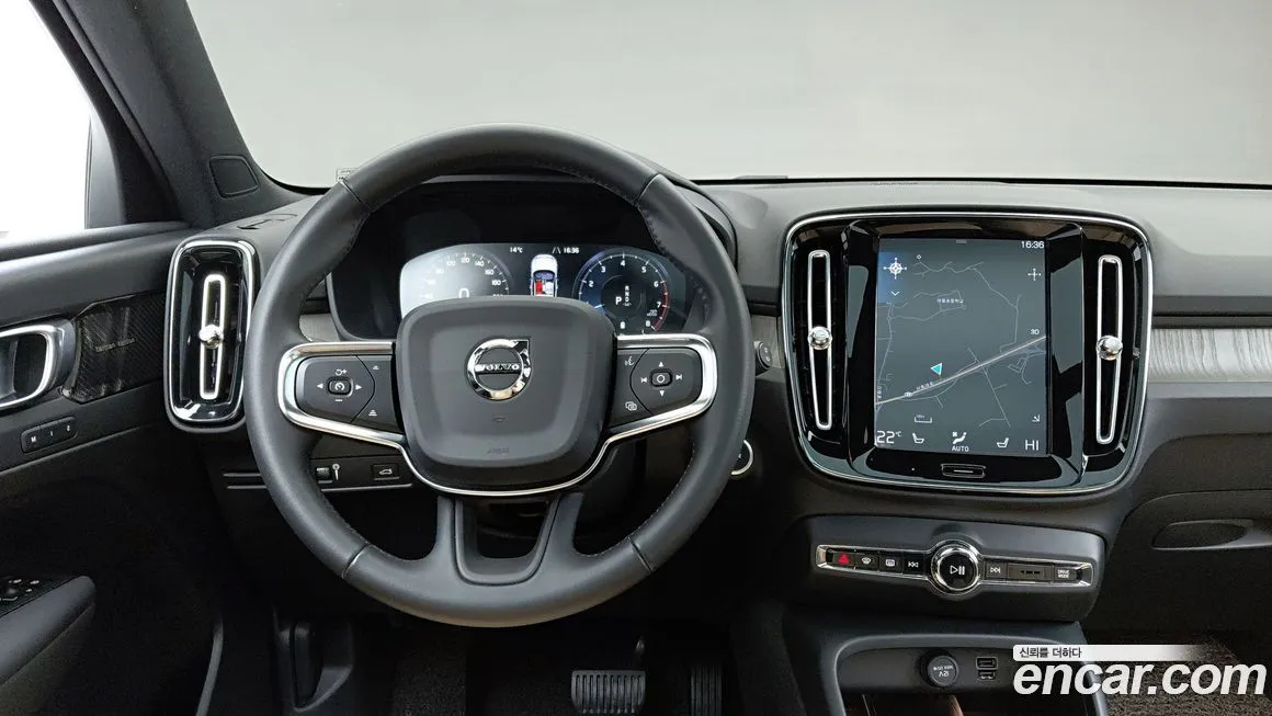 Volvo XC40 — фото 6