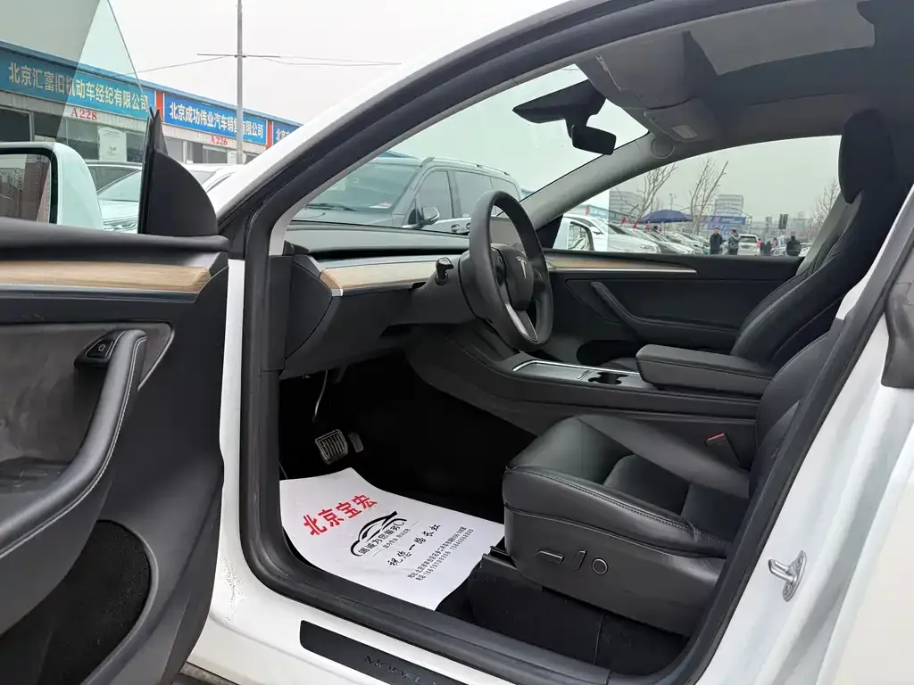 Tesla Model Y — фото 4