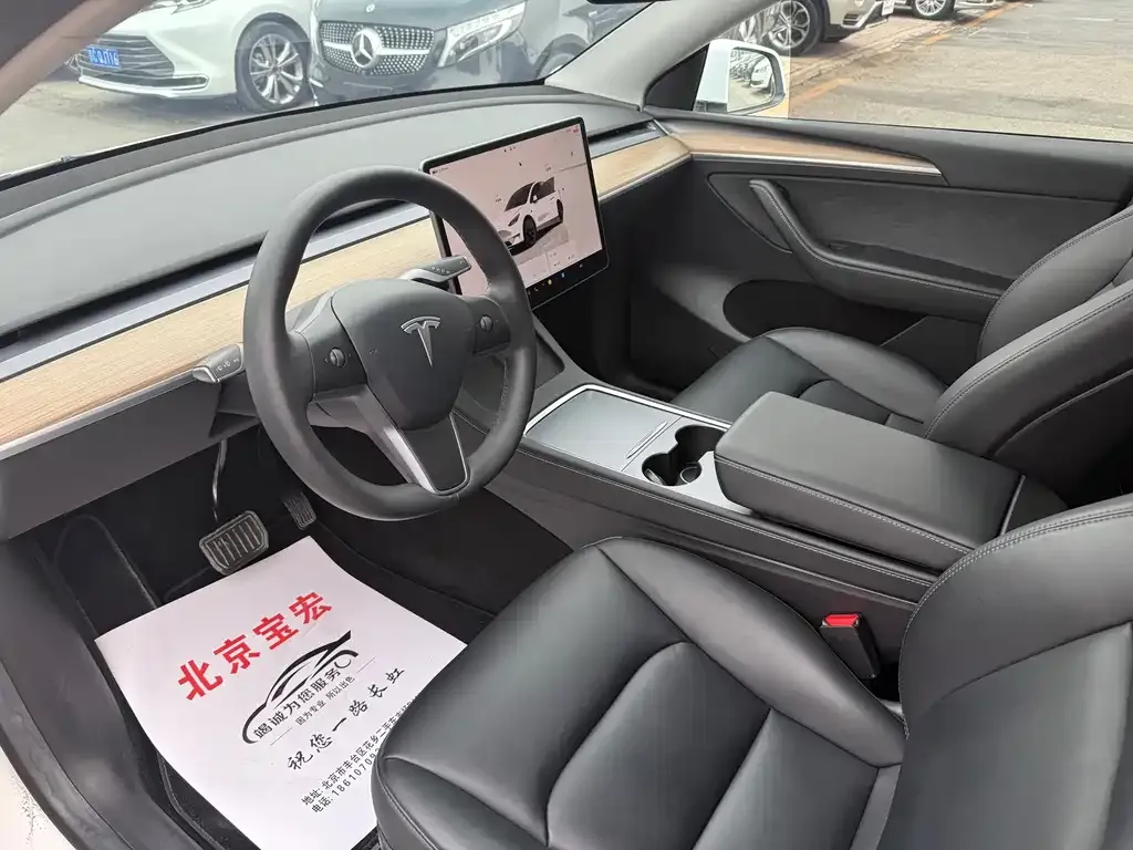 Tesla Model Y — фото 6