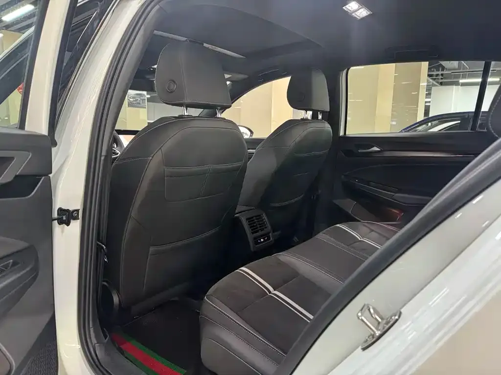 Volkswagen Golf 2022 из CN, фото 9