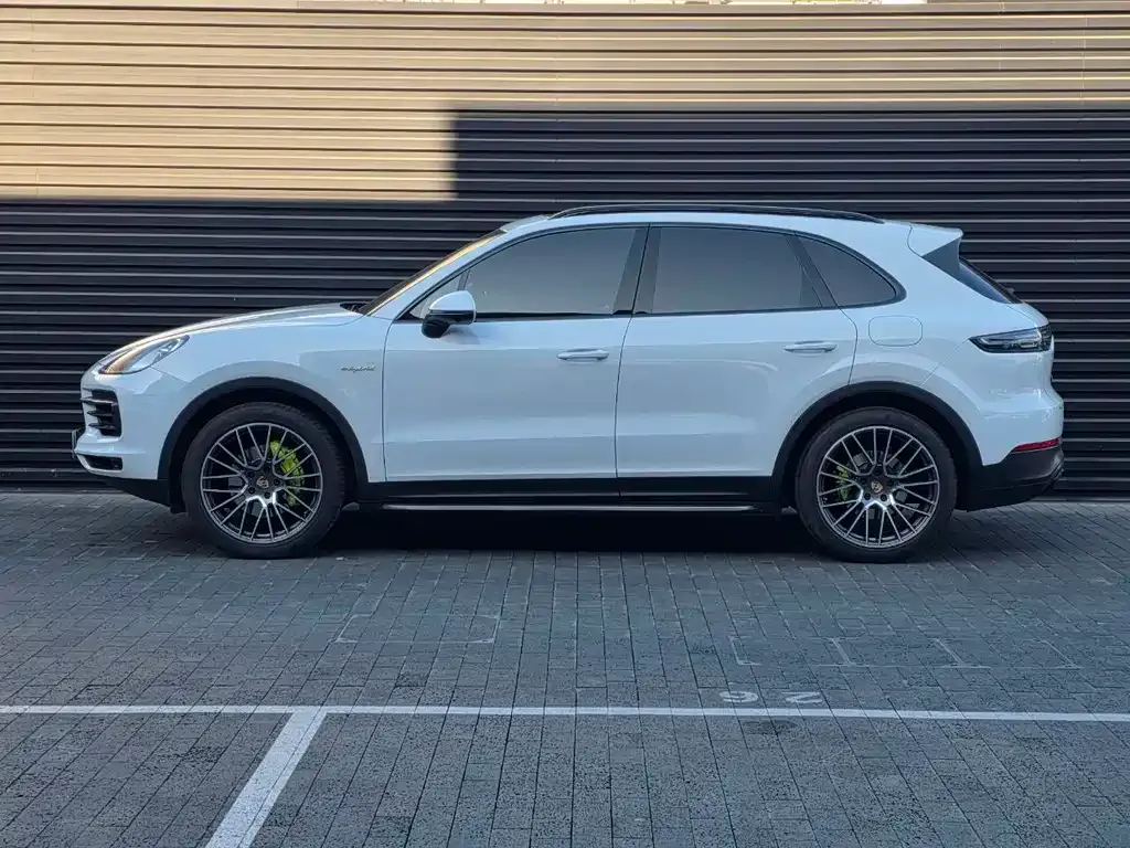 Porsche Cayenne Hybrid — фото 6