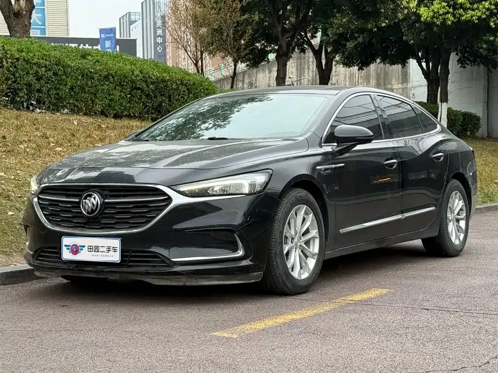 Buick LaCrosse — фото 1