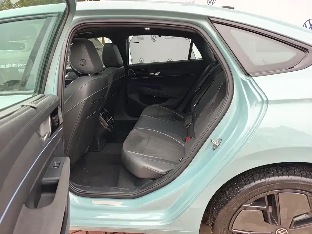 Volkswagen Passat 2024 из CN, фото 8
