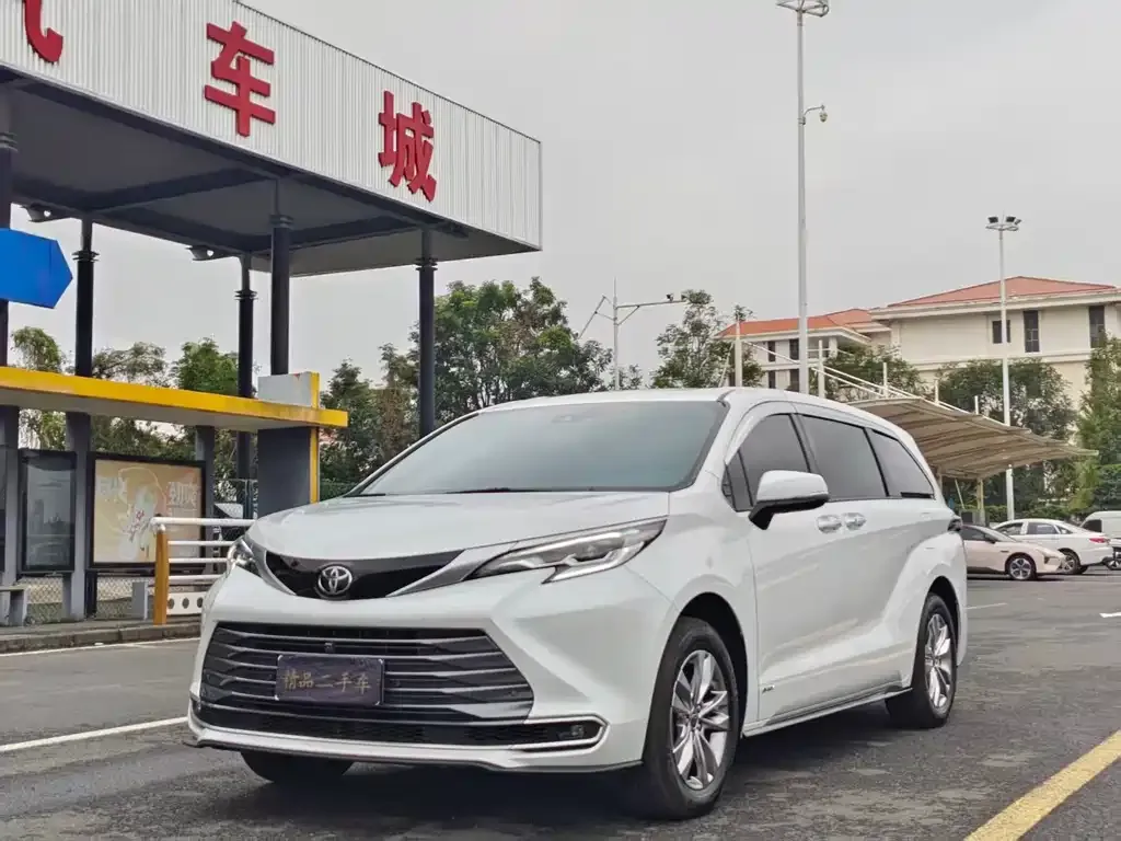 Toyota Sienna 2025 из CN, фото 1