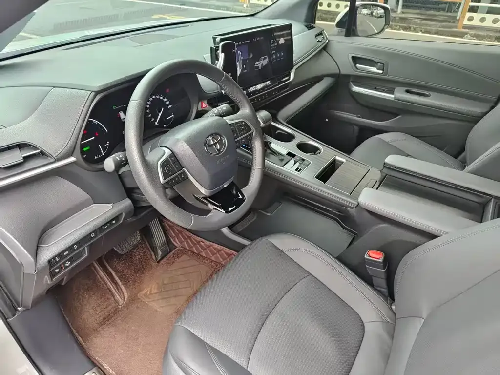 Toyota Sienna 2025 из CN, фото 9