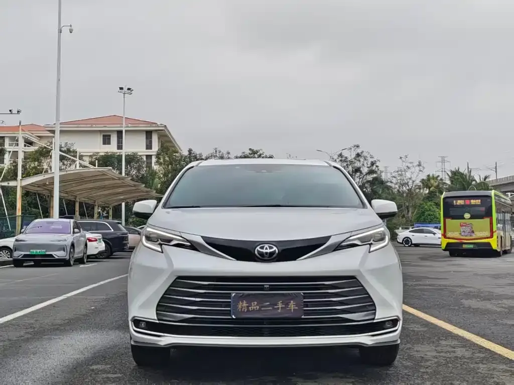 Toyota Sienna 2025 из CN, фото 7