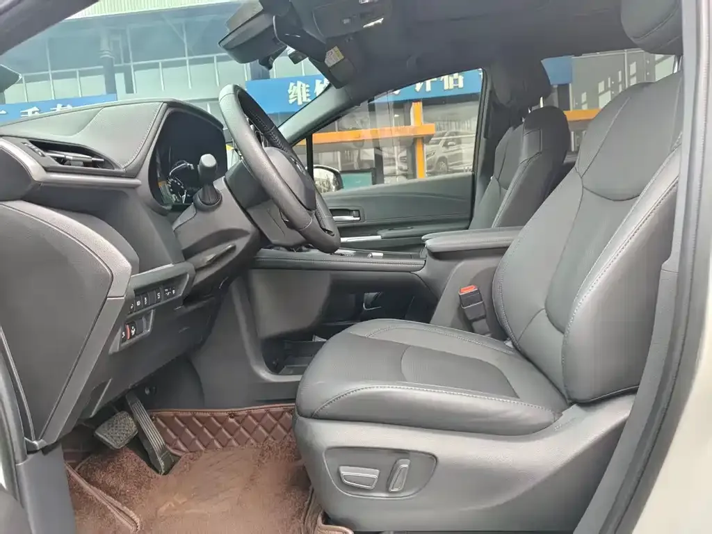 Toyota Sienna 2025 из CN, фото 6