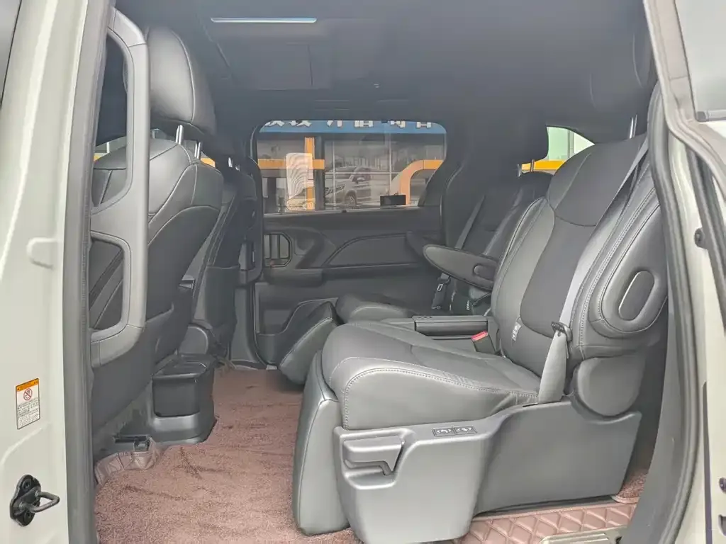 Toyota Sienna 2025 из CN, фото 5
