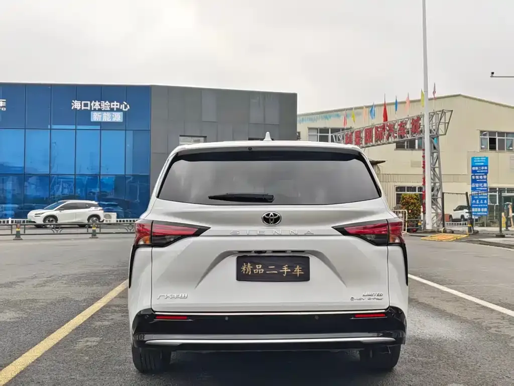 Toyota Sienna 2025 из CN, фото 2