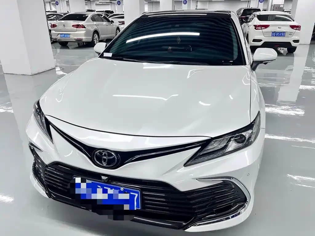 Toyota Camry — фото 3
