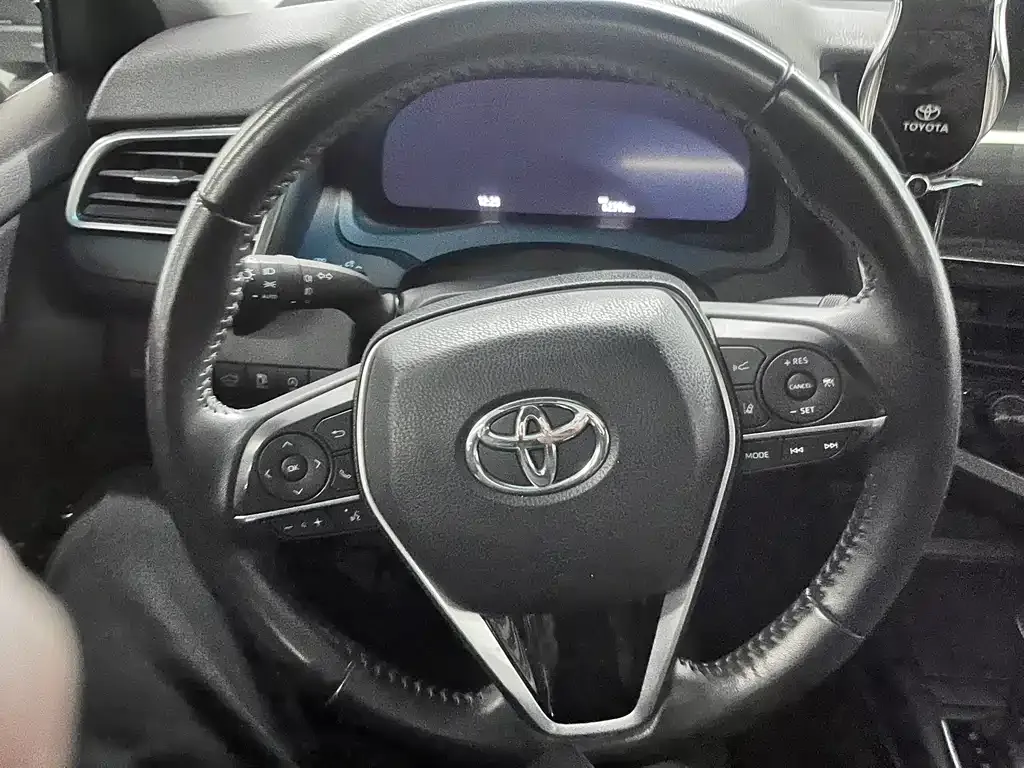 Toyota Camry — фото 6