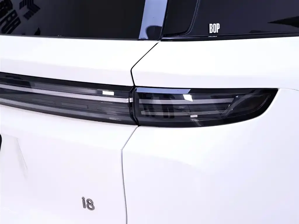 Li Auto i8 — фото 7