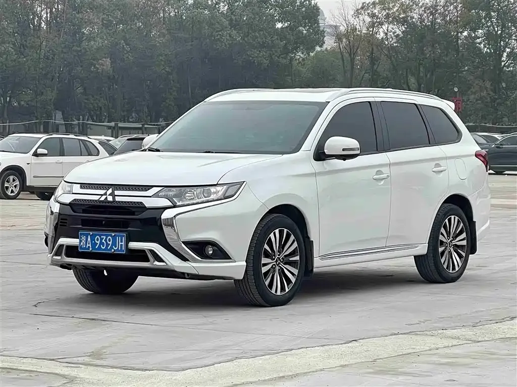 Mitsubishi Outlander 2022 из CN, фото 1