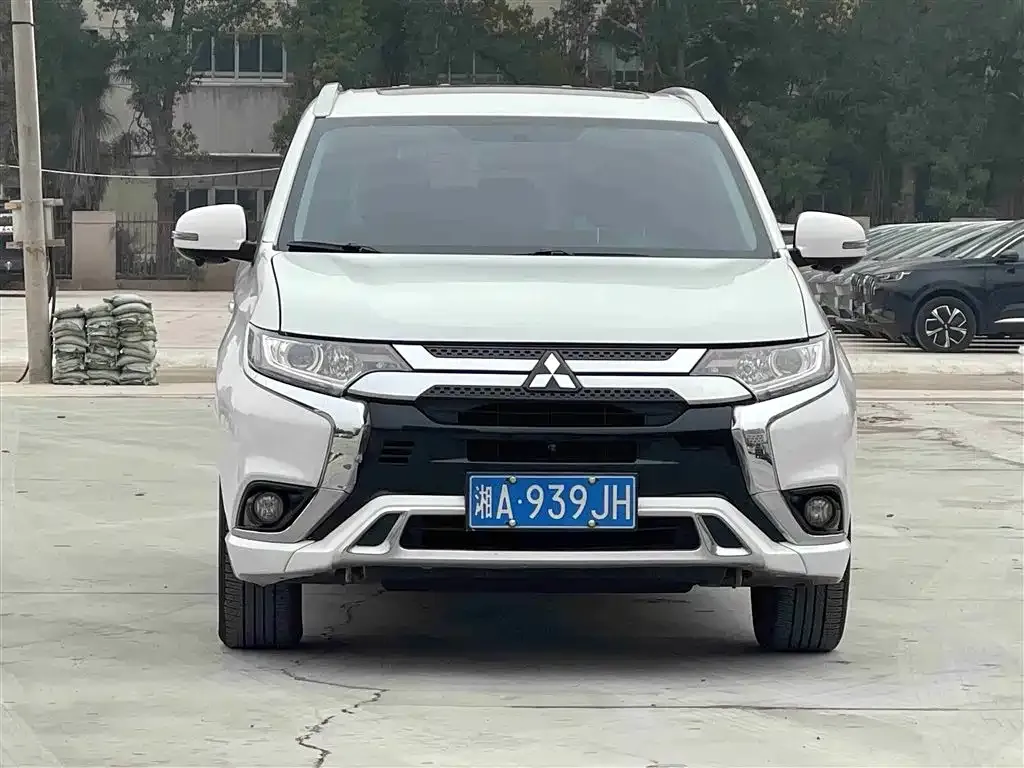 Mitsubishi Outlander 2022 из CN, фото 2