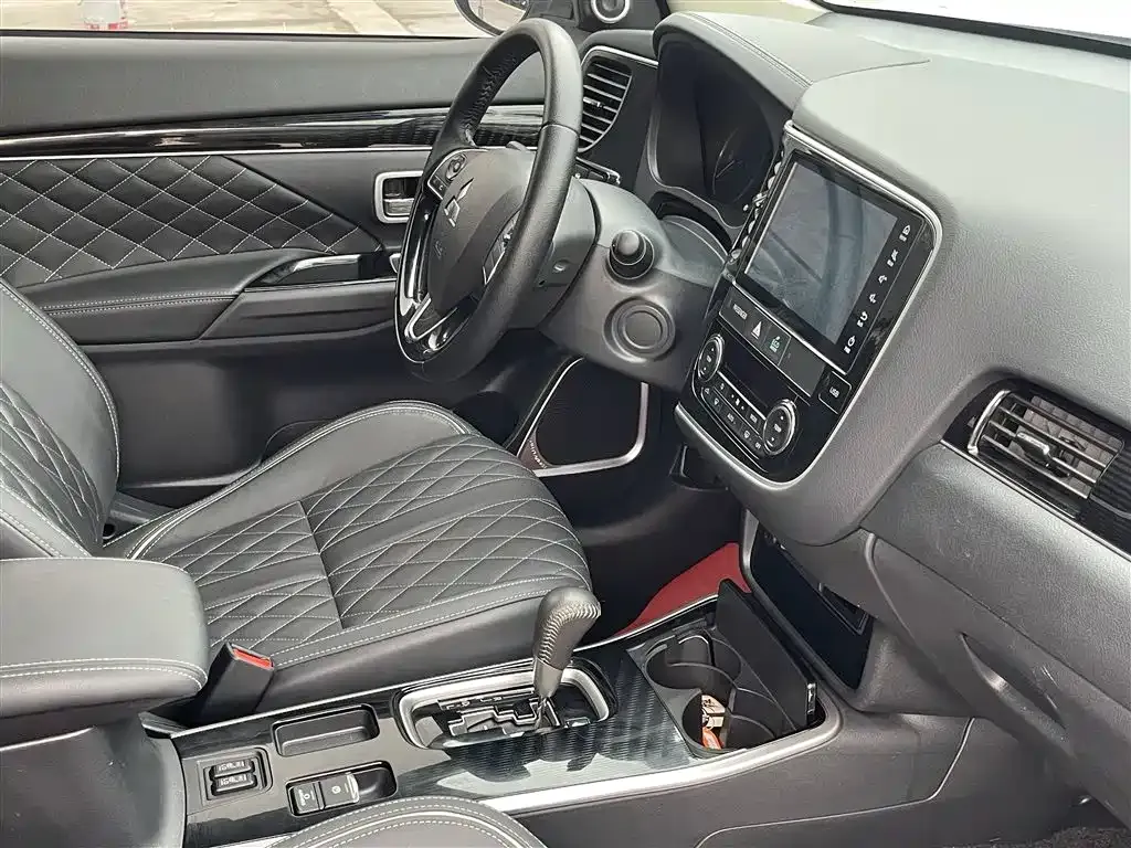 Mitsubishi Outlander 2022 из CN, фото 8