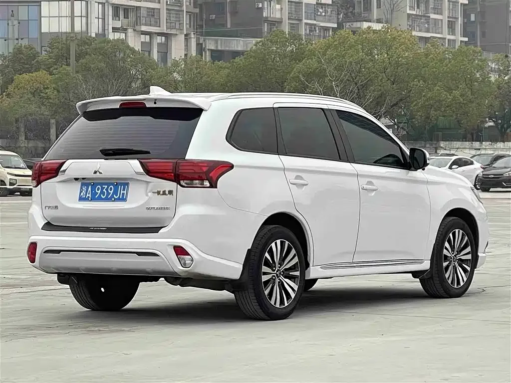 Mitsubishi Outlander 2022 из CN, фото 4
