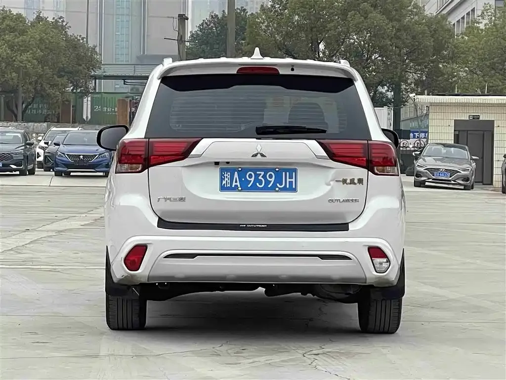 Mitsubishi Outlander 2022 из CN, фото 9