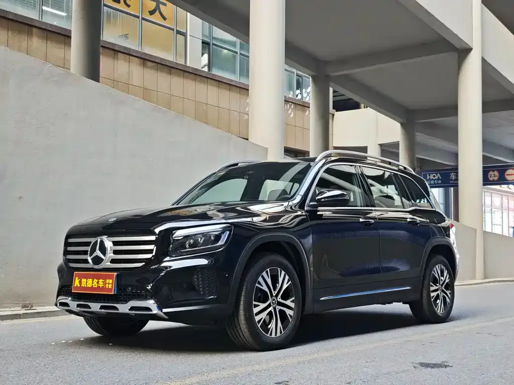 Mercedes-Benz GLB — фото 1