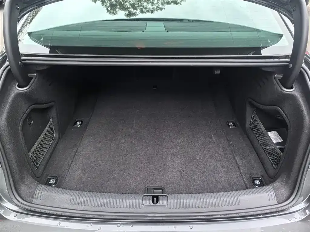 Audi A4L 2024 из CN, фото 6