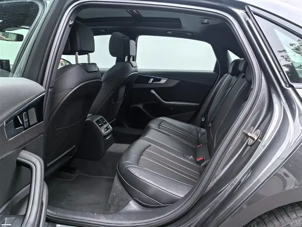 Audi A4L 2024 из CN, фото 10